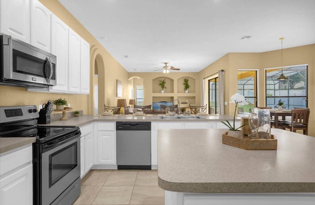 Upstay - Awesome Bungalow Home w Swimming Pool