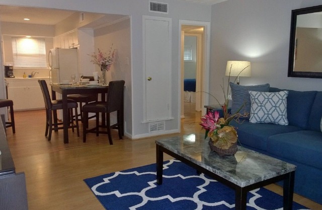 Uptown Dallas – Cozy 1 bd #3, WiFi, Parking, Near Restaurants & Shops & Safe