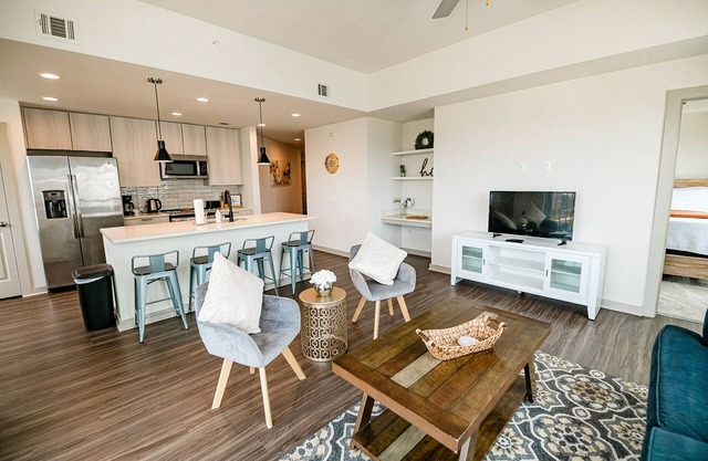 Uptown Fully Furnished 2BR Apartment by RedAwning