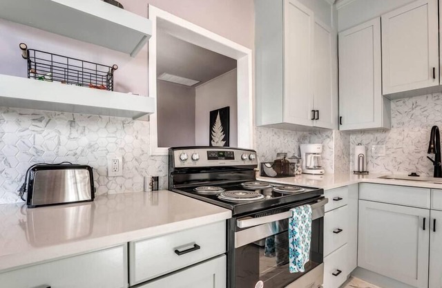 Uptown OKC 5 BR w/spa!
