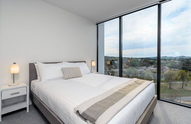 Urban Apt in Phillip | 9mins to Canberra Hospital
