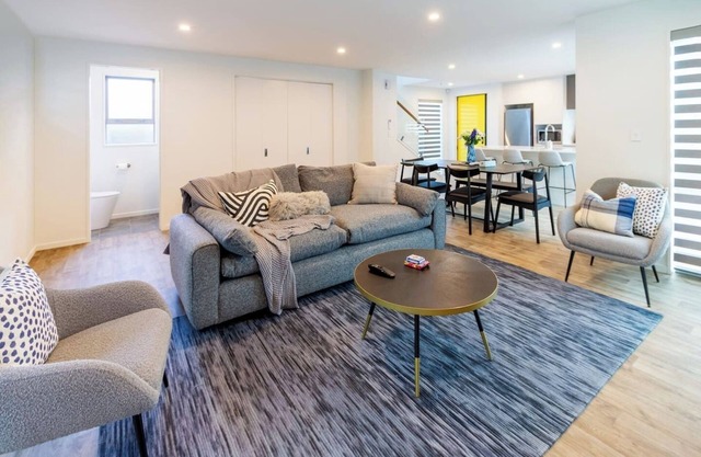 Urban comfort and parking near Avebury Park