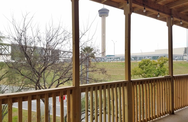 Urban Condo in Historic St. Paul Square, Riverwalk, Downtown, Convention Ctr