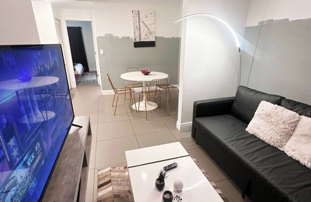 Urban Eclipse Apartment - 1BR/2BA in Wynwood!