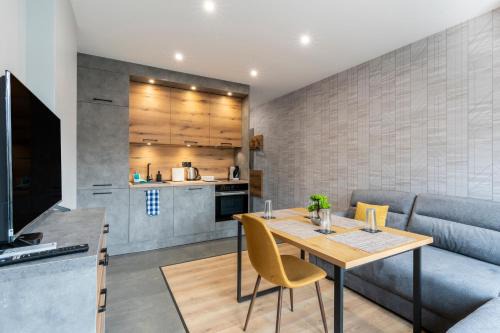 Urban Five #2 - Stylish One-bedroom apartments with Kitchen & Parking