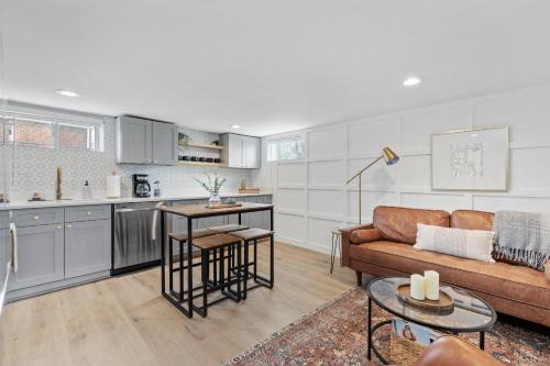 Urban Hideaway - Charming 2 Bedroom Apartment Close to Denver's Best Attractions