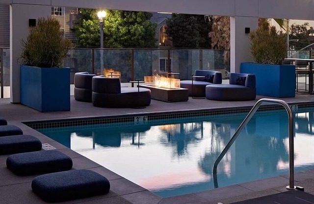 Urban Oasis Luxury Getaway Downtown Long Beach - 2 bed 2 bath