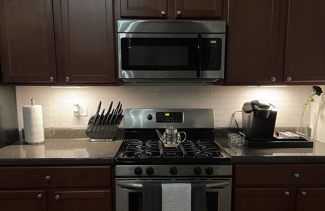 "Urban Oasis: Pilsen Retreat - Your Chic Chicago Getaway"