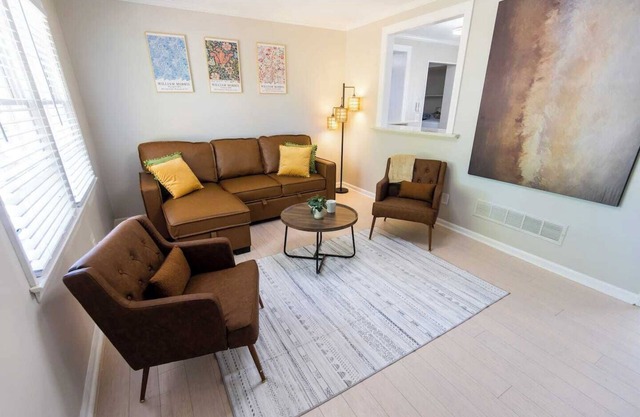 USC Cottage - Sleeps 8+ Wheel Chair Accessible