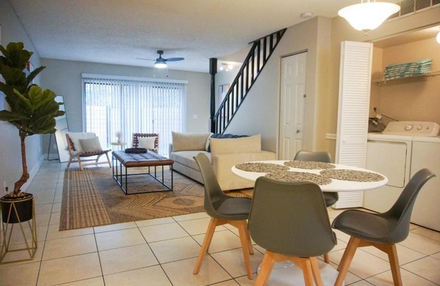 USF & Busch Gardens Townhome Stay