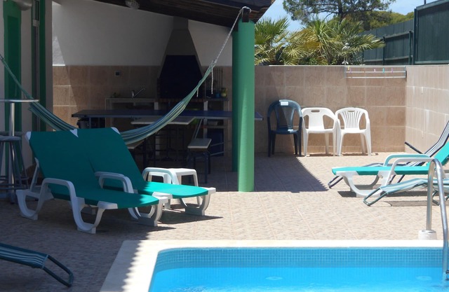 V3-Faro a/c, w/pool/bbq/table tennis, Net/Tv/beach, airport and hospital