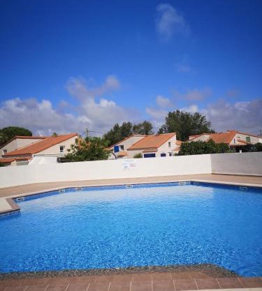 Vacances à Vic avec piscine collective