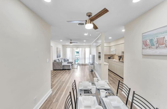 Vacation 1BD unit Pool BBQ Parking Close to Beach