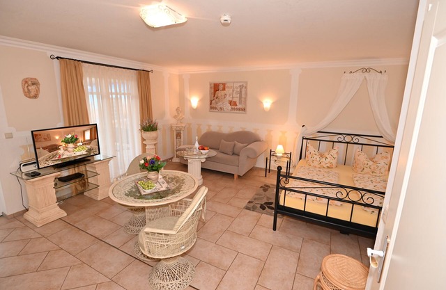 Vacation apartment/apartment for 2 guests with 36m² in Warnemünde (173600)