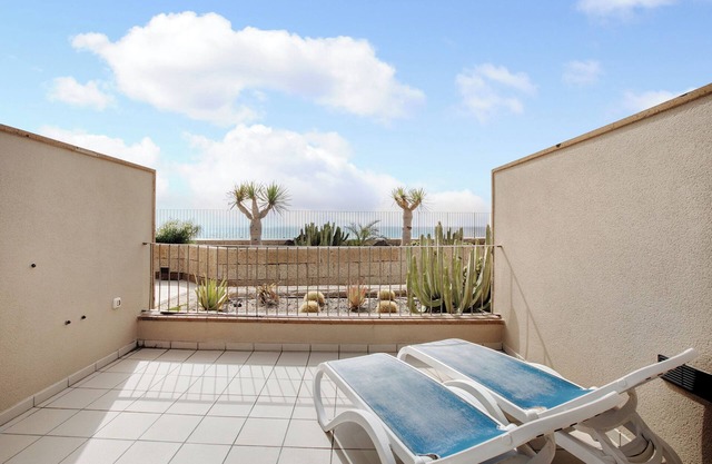 Vacation Apartment 'Casa Médano 6 En El Médano' with Sea View, Terrace and Wi-Fi