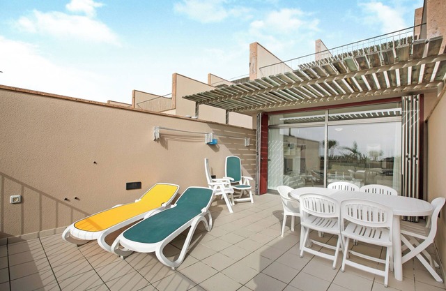 Vacation Apartment 'Casa Médano 3 En El Médano' with Sea View, Terrace and Wi-Fi