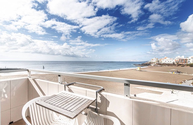Vacation Apartment 'Vista Playa Y Mar - Sea View' with Balcony, Wi-Fi and Air Conditioning
