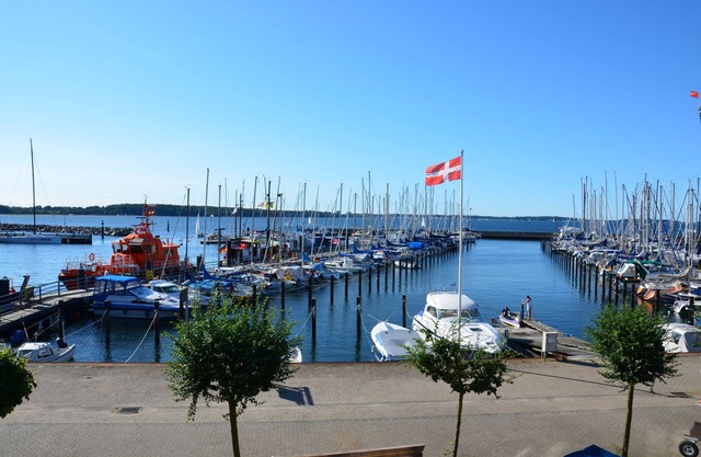 Vacation apartment with a view of the marina and Kiel Fjord