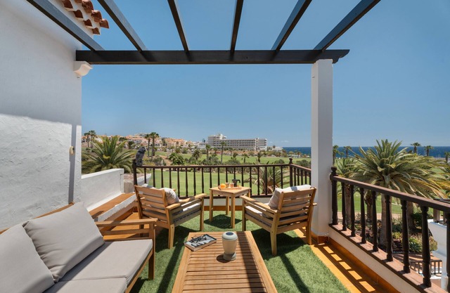 Vacation 'Atlantic Color Views' with Sea View, Shared Pool and Wi-Fi
