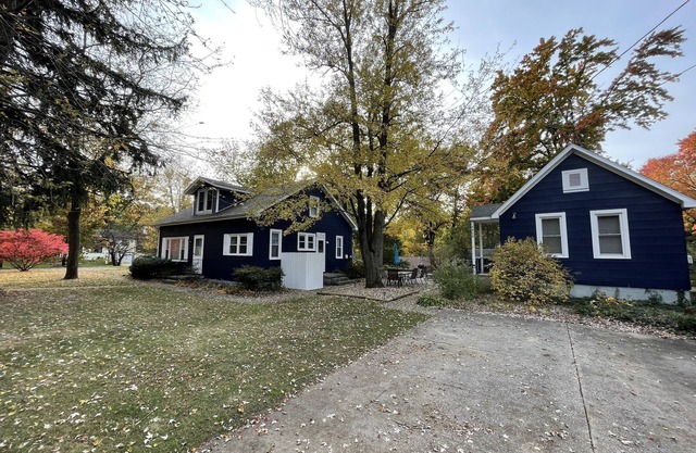 Vacation Compound - 2 Separate Cottages