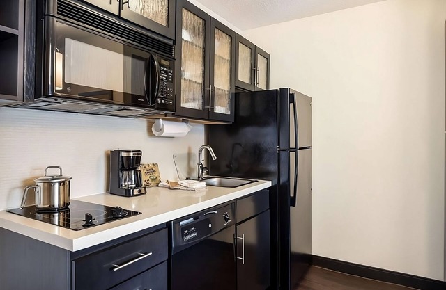 Vacation Day Is Always A Great Idea! 2 Relaxing Units, Pets are Allowed Here