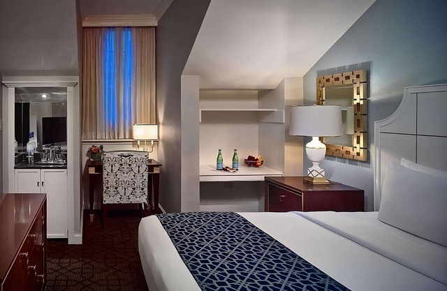 Vacation Day Is Always A Great Idea! Near Jackson Square. Pets Allowed