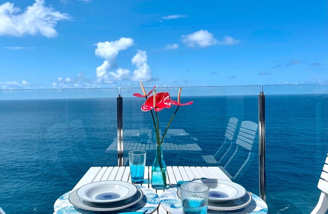 Vacation 'Exclusive Views On Top Of The Ocean' with Sea View, Private Terrace and Wi-Fi