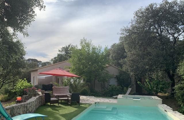 Vacation rental in a green setting with swimming pool