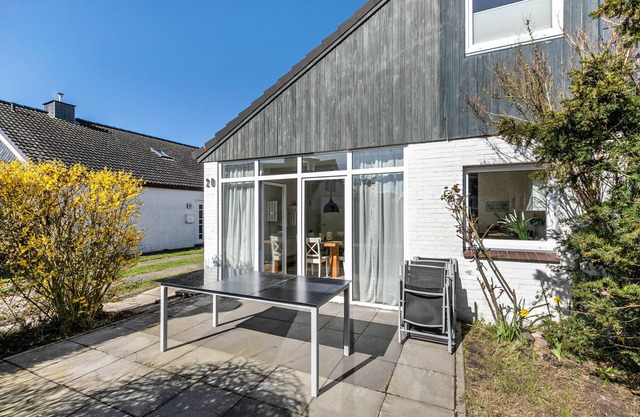 Vacation Home "Deich Hus" with Private Terrace, Garden & Wi-Fi