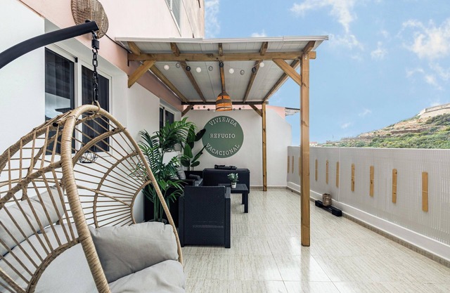 Vacation Home 'Refugio Vacacional' with Sea View, Workspace & Wi-Fi