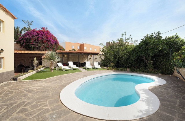 Vacation Home "Bonita Casa Arianny con Piscina" with Mountain View, Private Pool & Wi-Fi