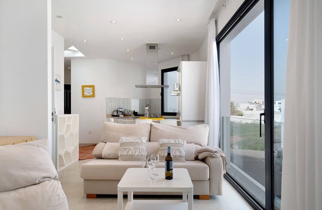 Vacation Home "Casa Anclada Alta en Arrieta" with Shared Garden & Wi-Fi