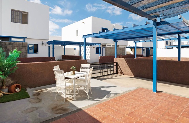 Vacation Home "Casa Katy" near Beach with Private Terrace & Wi-Fi