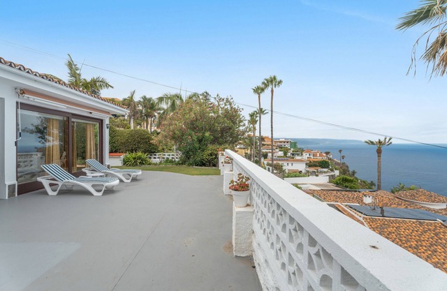 Vacation Home 'Casa Mara' with Sea View, Private Terrace and Wi-Fi
