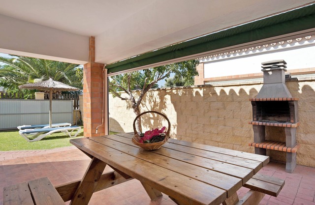 Vacation Home "Casa Zahora" On the Beach with Terrace, Garden and Air Conditioning