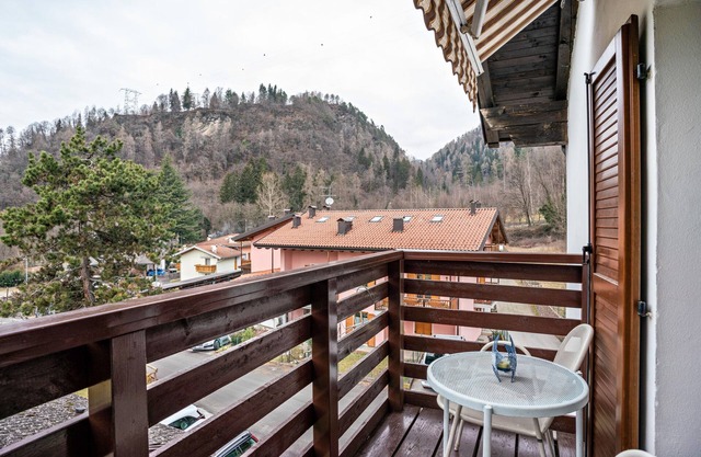 Vacation Home "Chalet Bella Vita Pergine Valsugana" with Mountain View, Shared Terrace & Wi-Fi