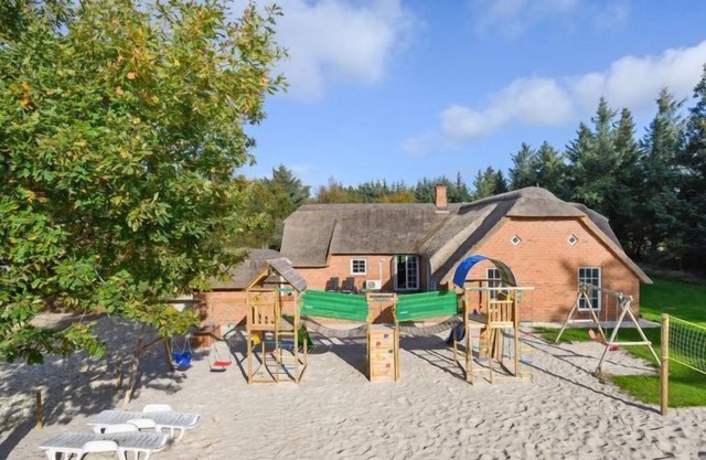 Vacation home "Hanni" - 1.4km from the sea in Western Jutland in Ulfborg - 14 persons, 6 bedrooms