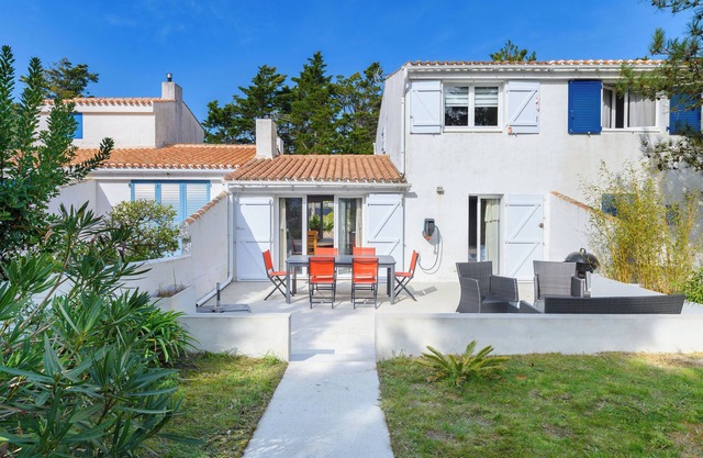 Vacation home in private village, direct access to the beach