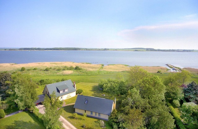 Vacation home Kormoran - close to the water in a quiet location, own garden and terrace