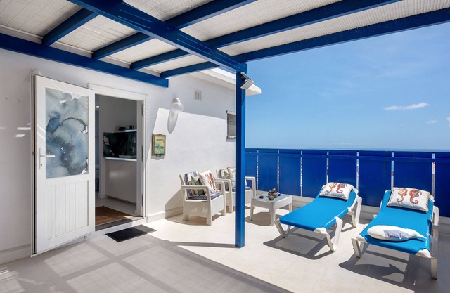 Vacation Home 'La Cangrejera' close to the Beach with Sea View, Terrace & Wi-Fi
