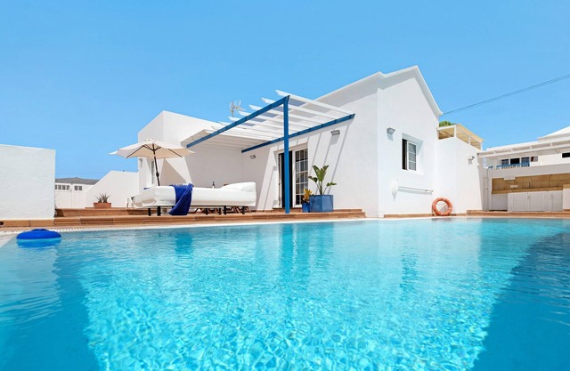 Vacation Home 'Turqué' with Sea View, Pool & Wi-Fi