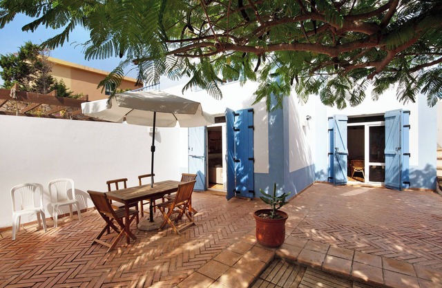 Vacation Home "Villa Lucila" with Sea View, Garden & Wi-Fi