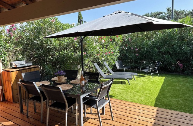 Vacation home with unoverlooked garden, a stone's throw from the ramparts