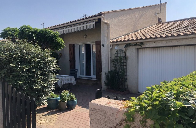Vacation home with garage and small garden 500m from the beach