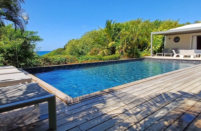Vacation house in front of the sea - access to the sea from the garden gate