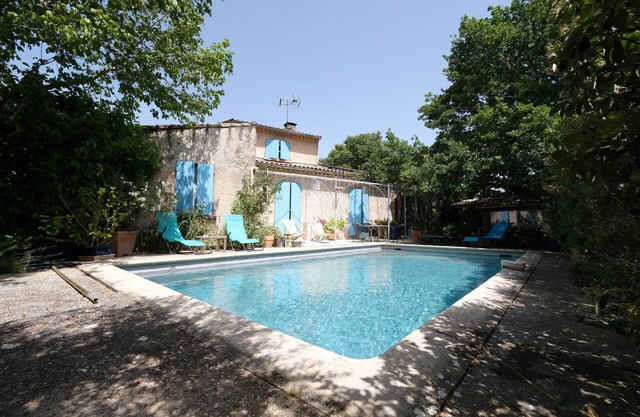 Vacation rental house with pool OPPEDE LS2-393