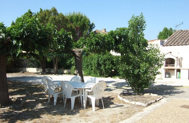 Vacation villa in quiet neighborhood near town center