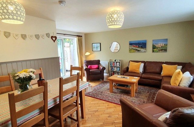 Vale View Cottages - The Stables Cottage 5 Star. Near beach & town, Pets welcome