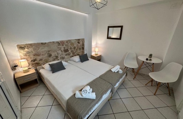 Valente Rooms Kythira