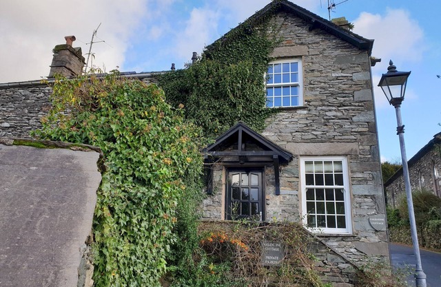 Valentine Cottage - One Bedroom House, Sleeps 2